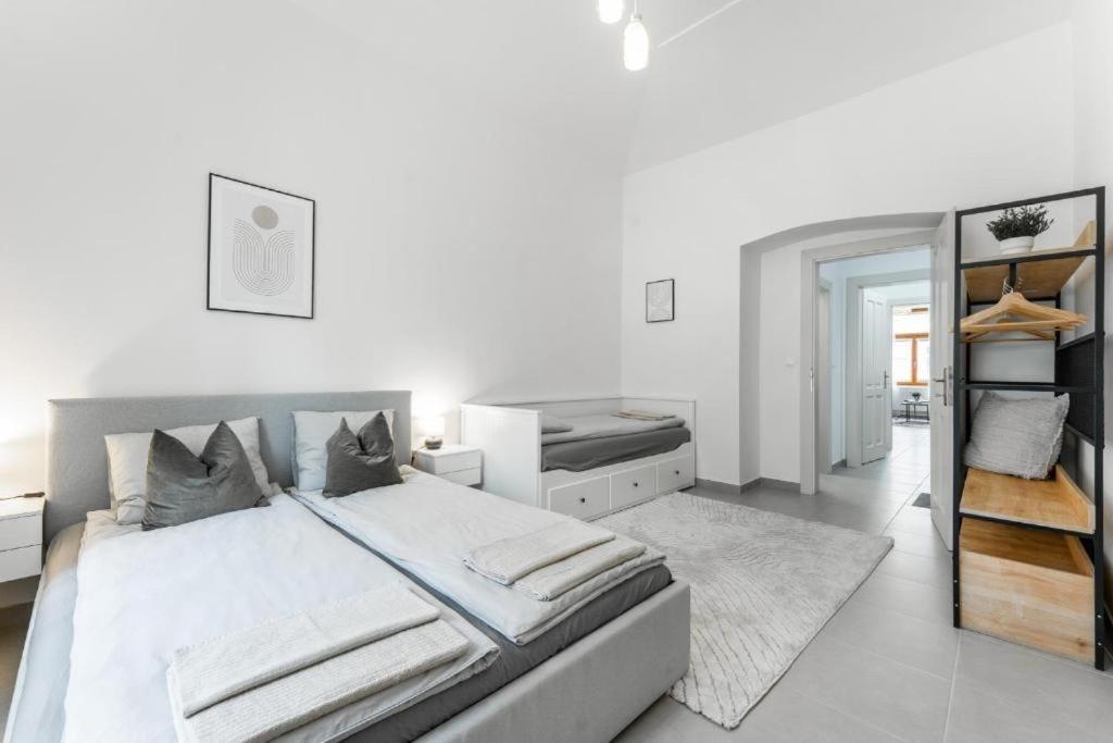 Nice Apartman In New Town Prague Lägenhet Exteriör bild